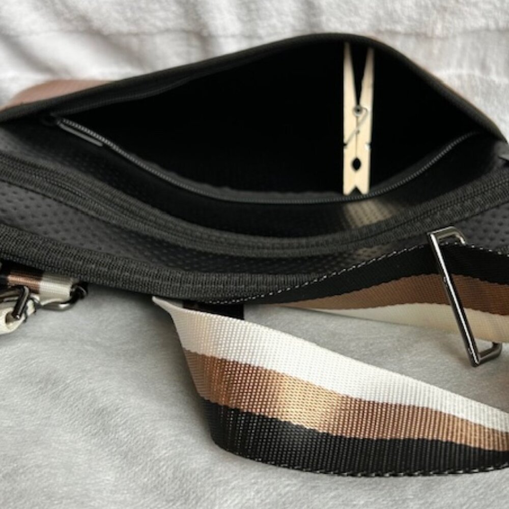 Haute Shore Peyton Chic Crossbody Bag Black & Caramel + 2 Straps - Picture 4 of 6